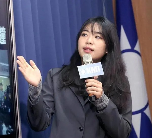 杨智伃批绿营“挑民调操作风向”：政治双标恐加速与民意脱节