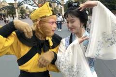 孙悟空与林黛玉“拉郎配”遭下架：AI魔改治理逼近经典二创边界