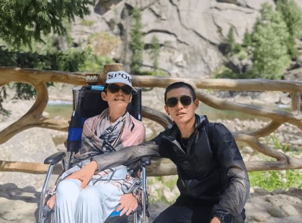 “能能妈妈”刘文燕离世:与渐冻症抗争十二年,母子用爱与陪伴写下生命答卷 “能能妈妈”刘文燕离世:与渐冻症抗争十二年,母子用爱与陪伴写下生命答卷