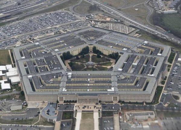 美国防部再解密UAP档案：4.5米“哑光黑三角”无声疾飞，速度堪比战斗机