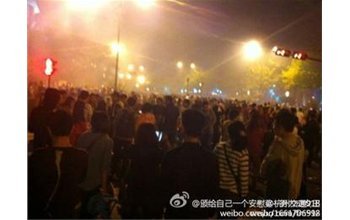 杭州举行2012西湖国际烟花大会烟花失控窜入人群