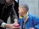 西充县某村民联名欲将艾滋病患者男童坤坤驱离出村 惊动联合国