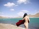 网曝一女子西藏羊卓雍措拍裸照引争议 女子羊湖裸照系列
