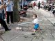 网曝小男孩钢管对抗城管视频：不要欺负我奶奶