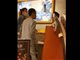 男孩书店大声念书被工作人员提醒 怒斥“信不信我抽你”