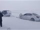 内蒙古局地暴雪 多车抛锚险些被埋