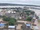 航拍四川宜宾村庄被淹成孤岛 船只撞观景台垮塌
