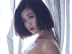 潘多拉铂金77刊闪光亮片短发小美眉