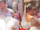 浙江38岁新娘再婚 14岁儿子抱着她出嫁
