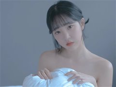 胸部丰满的清秀女生居家诱惑调教写真