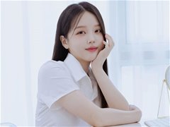 红格仔JK女孩Somi水灵灵居家诱惑写真