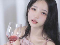 漂亮小姐姐Yeha粉红色吊带睡衣天黑黑图集