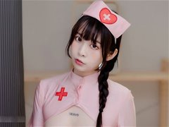 可爱美乳俏护士桃桃无圣光人体图集