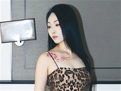 火辣熟女榨汁兔小吊带蟒纹裙大长腿尺度福利图